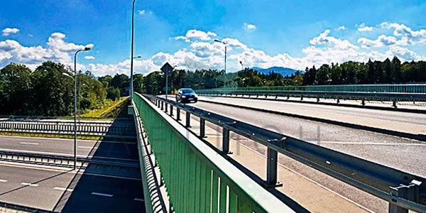 Особенности мостового барьерного ограждения.